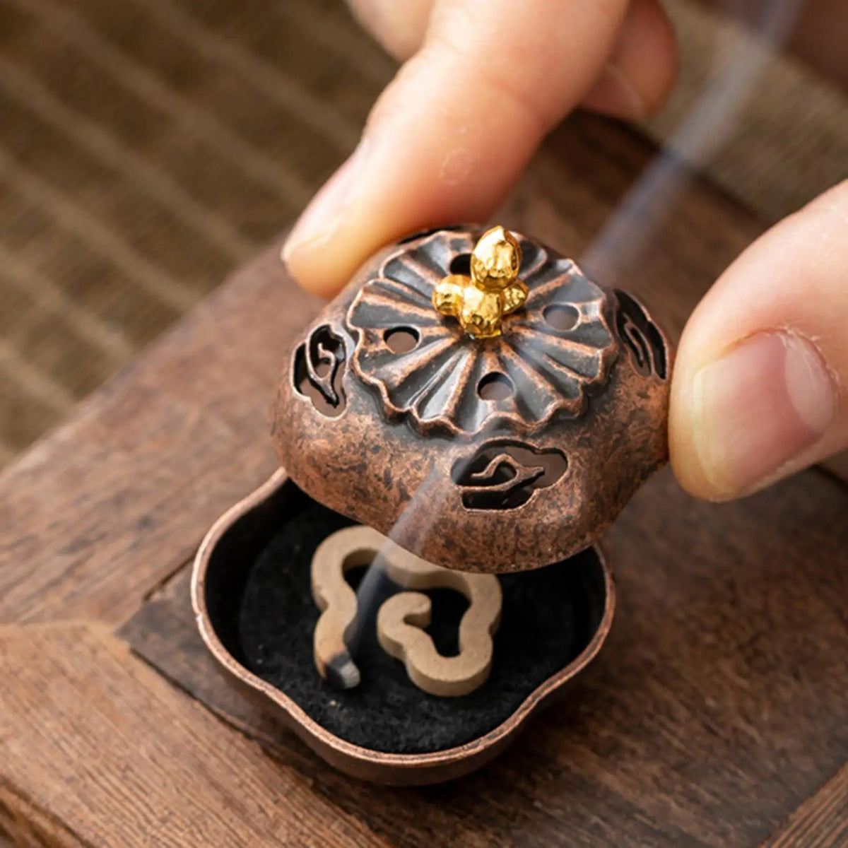Zinc Alloy Incense Cone Holder Retro Hollow-out Burner Sandalwood Zpaxo